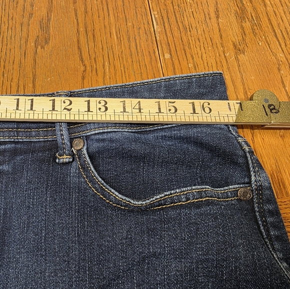 Talbots Women's Size 12 Barely Boot Curvy Flawless 5 Pocket Blue Jeans - Picture 3 of 8